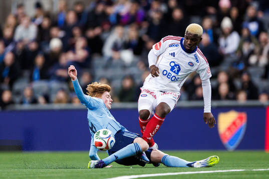 Djurgårdens Peter Langhoff och Vålerengas Brice Ambina