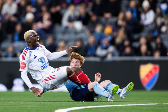 Djurgårdens Peter Langhoff och Vålerengas Brice Ambina