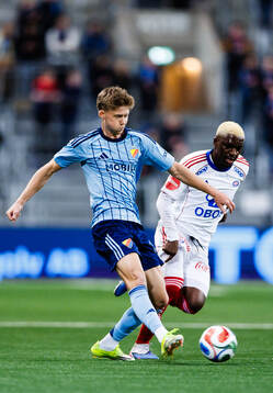 Djurgårdens Piotr Johansson och Vålerenga Brice Ambina