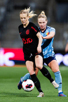 Brommapojkarnas Adelina Engman och Djurgårdens Maria