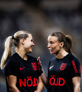 Brommapojkarnas Johanna Svedberg och Louise Lillbäck