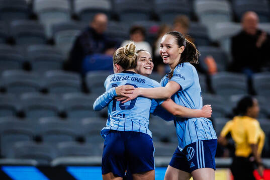 Djurgårdens Johanna Renmark (m) jublar med Maria