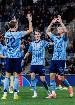 Djurgårdens Kristian Lien jublar med Patric Åslund och