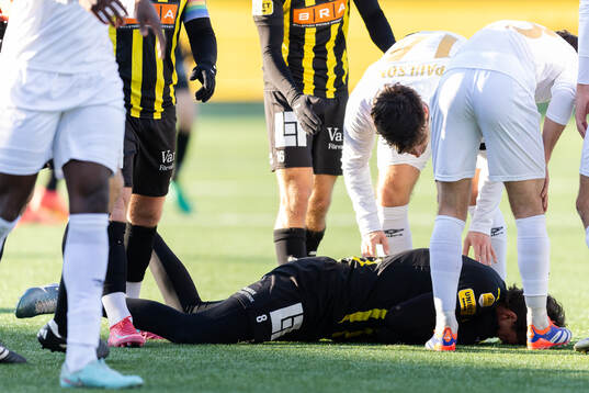Häckens Silas Andersen ligger ned