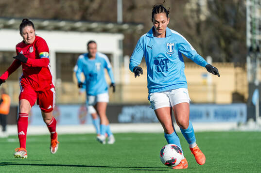 Malmö FFs Isabella D'Aquila och Piteås Josefin Johansson