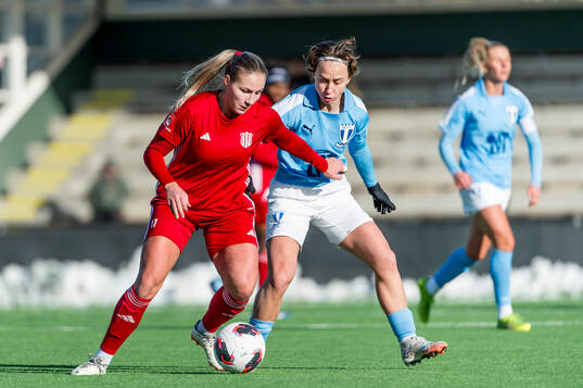 Piteås Selina Henriksson och Malmö FFs Miljana Ivanovic