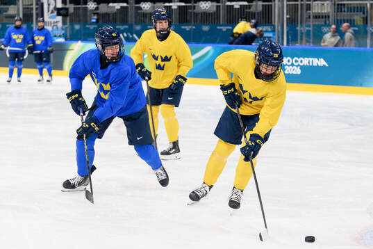 Sara Hjalmarsson and Hanna Olsson of Sweden at an ice