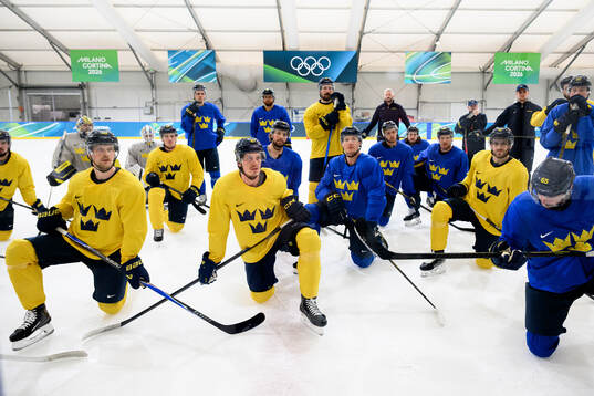 Bläddra bland fler bilder av 2026 Winter Olympics, Day 10, Men's Ice Hockey, Sweden, practice