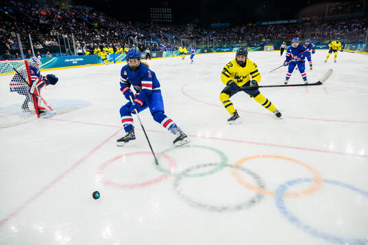 Lee Stecklein of USA and Hanna Thuvik of Sweden in the