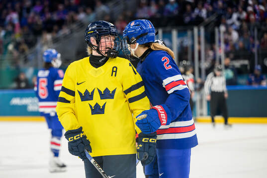 Sara Hjalmarsson of Sweden and Lee Stecklein of USA in the