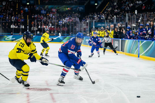 Lina Ljungblom of Sweden and Hilary Knight of USA in the