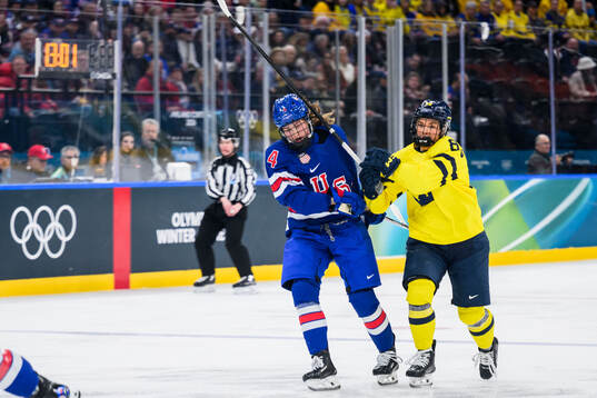 Caroline Harvey of USA and Nicole Hall of Sweden in the