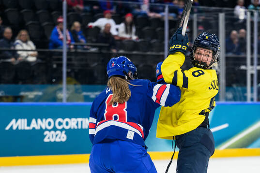 Haley Winn of USA and Hilda Svensson of Sweden in the