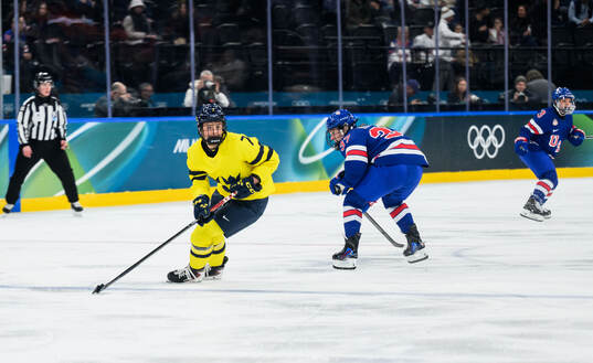 Mira Jungåker of Sweden and Abbey Murphy of USA in the