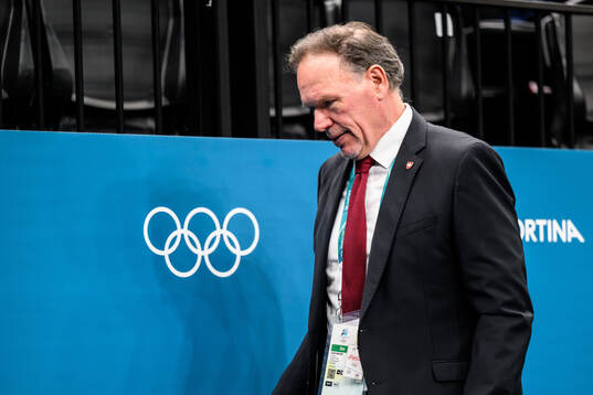 Head coach Colin Muller of Switzerland in the women's ice