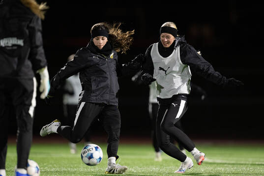 Delaney Matriano och Lisa Löwing