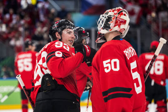 Mitch Marner och goaltender Jordan Binnington of Canada