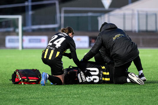 Helena Sampaio of Häcken in pain