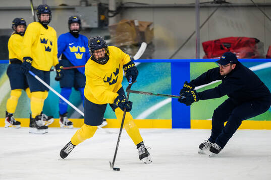 Ida Karlsson and Assistant coach Dennis Bozic of Sweden at