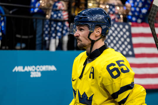 Erik Karlsson of Sweden looks dejected in the men's ice