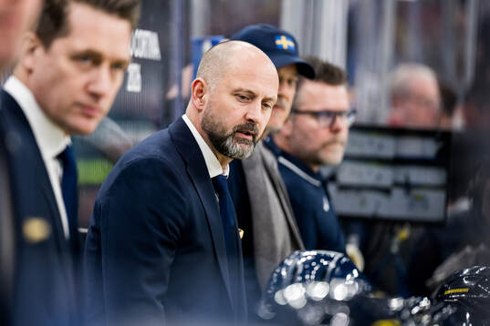 Assistant coach Anders Sörensen of Sweden in the men's ice