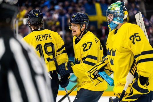 Adrian Kempe, Hampus Lindholm and goaltender Jacob