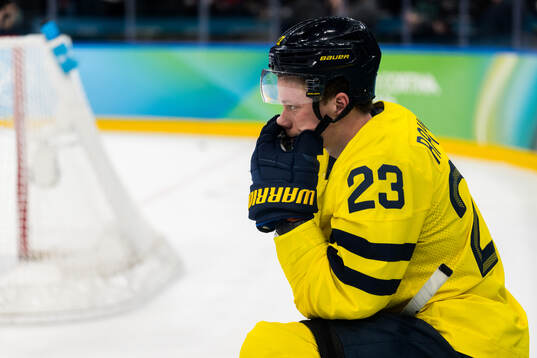 Lucas Raymond of Sweden looks dejected