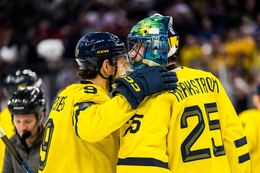 Filip Forsberg and goaltender Jacob Markström of Sweden
