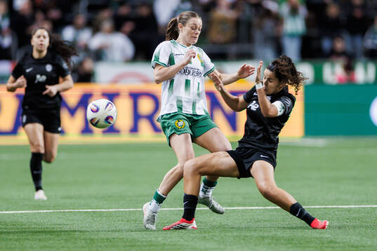 Sofia Reidy of Hammarby and Andreia Bravo of Sporting Club