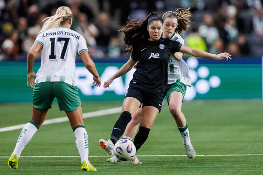 Jeneva Hernandez Gray of Sporting Club de Portugal, Stina