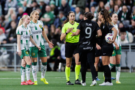 Alice Carlsson of Hammarby and Telma Encarnacao of Sporting