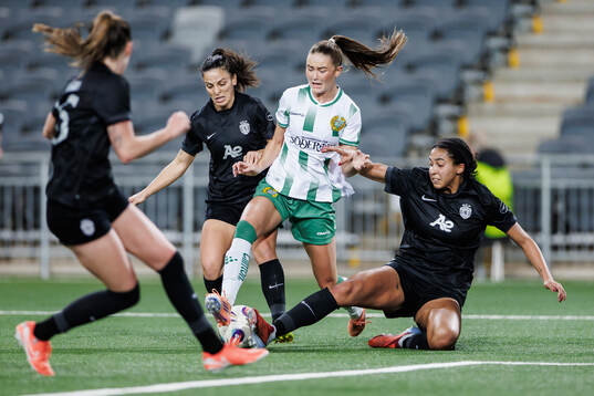 Svea Rehnberg of Hammarby and Ashley Barron of Sporting