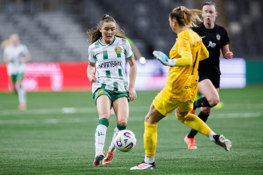 Svea Rehnberg of Hammarby and Goalkeeper Anna Wellmann of