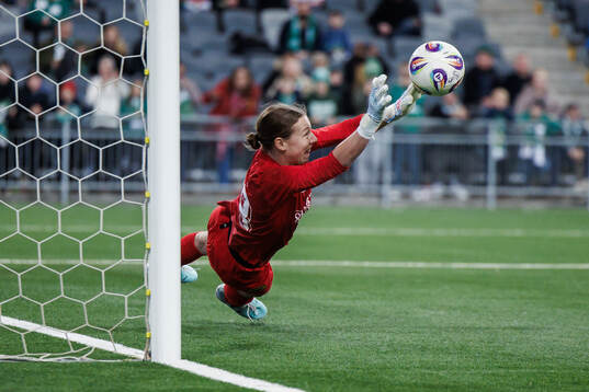 Goalkeeper Melina Loeck of Hammarby