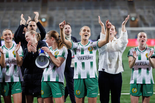 Alice Carlsson of Hammarby celebrates