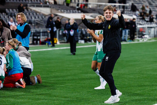 assistant coach Alfred Mörk-Eidem celebrates