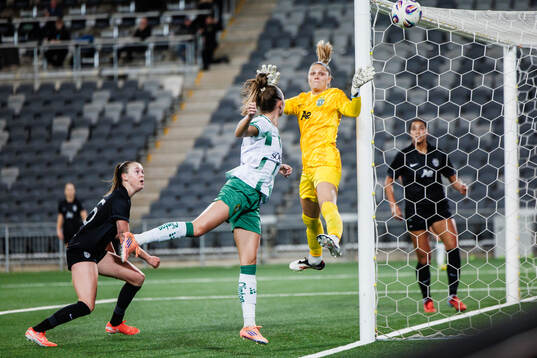 Svea Rehnberg of Hammarby and goalkeeper Anna Wellmann of