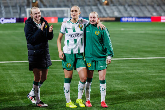 Elin Sørum, Alice Carlsson and Emilie Joramo celebrates