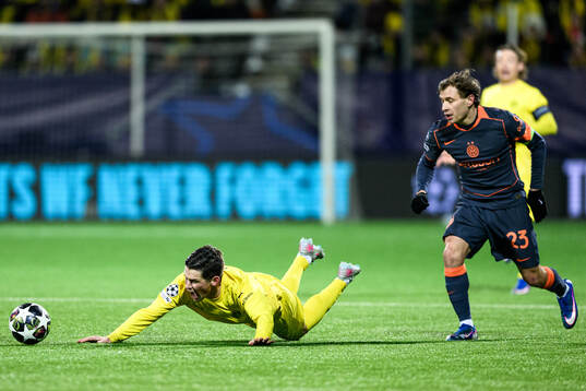 Sondre Brunstad Fet of Bodø/Glimt and Nicolò Barella of