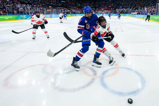 Grace Zumwinkle of USA and Renata Fast of Canada in the