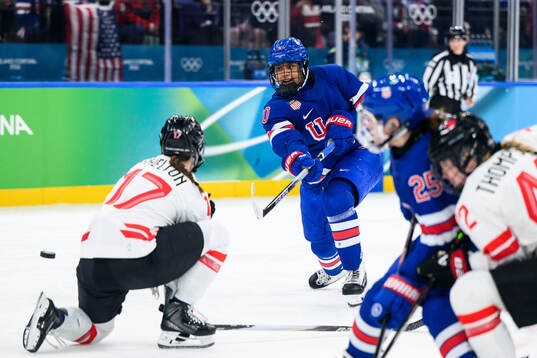 Laila Edwards of USA in the women's ice hockey final game
