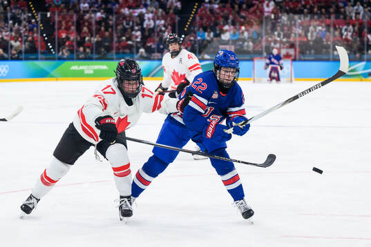 Ella Shelton of Canada and Tessa Janecke of USA in the