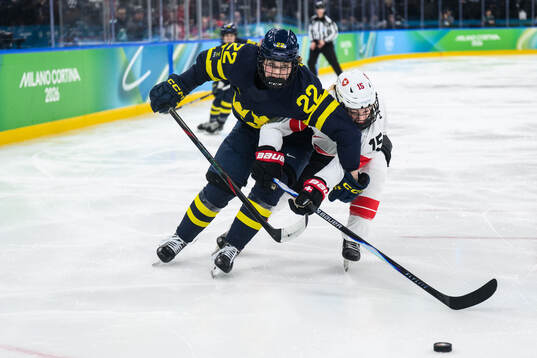 Hanna Thuvik of Sweden and Laure Meriguet of Switzerland in