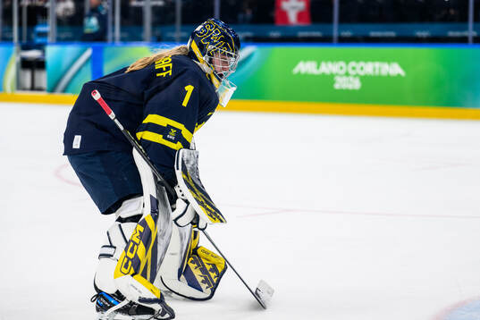 goaltender Ebba Svensson Träff of Sweden in the women's
