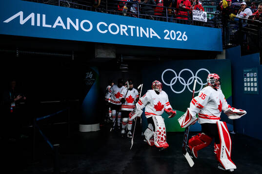 Jocelyne Larocque, goaltender Emerance Maschmeyer and