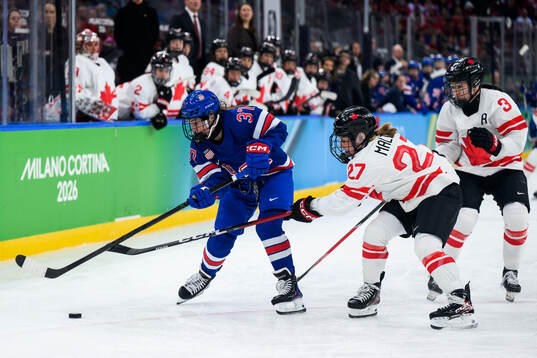 Abbey Murphy of USA and Emma Maltais and Jocelyne Larocque