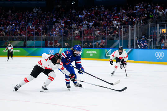 Renata Fast of Canada and Hayley Scamurra of USA in the