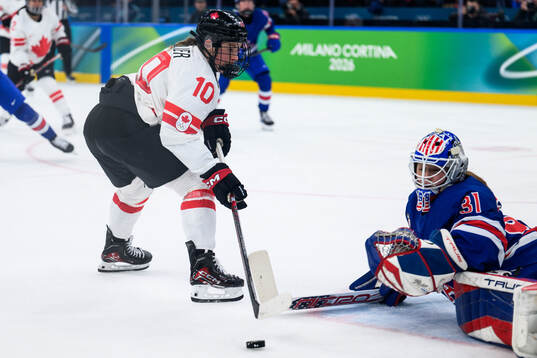 Sarah Fillier of Canada and goaltender Aerin Frankel of USA