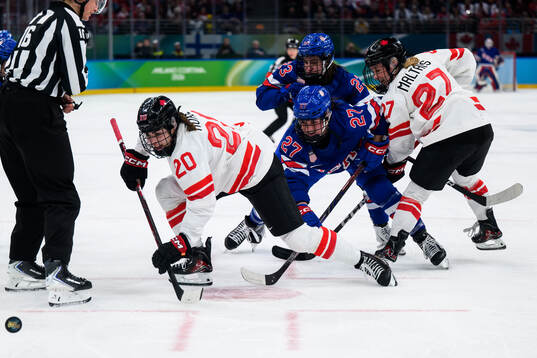Sarah Nurse and Emma Maltais of Canada against Taylor Heise