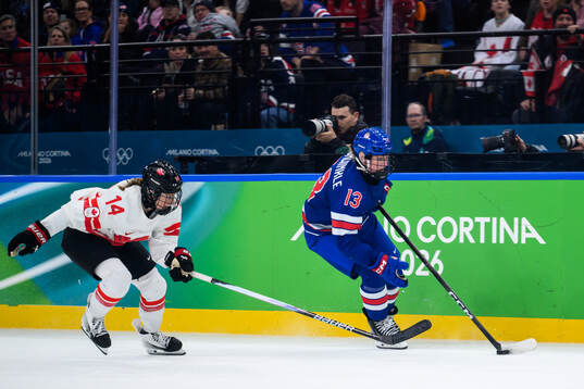 Renata Fast of Canada and u13<of USA in the women's ice